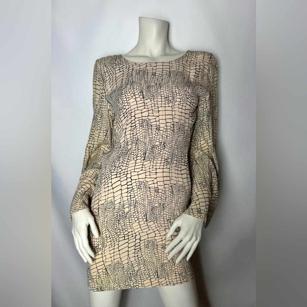 Stylestalker Dress Crocodile Print Open Back Long Sleeve Dusty Pink Size 6